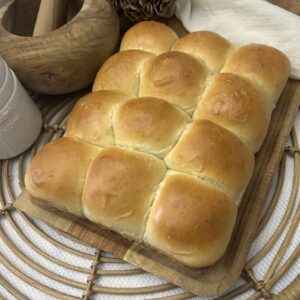 12 Regular Dinner Rolls