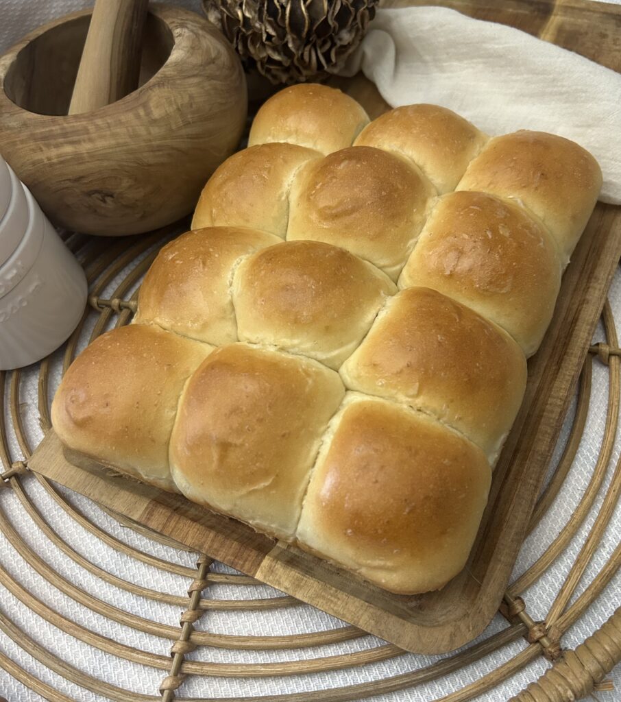 12 Regular Dinner Rolls